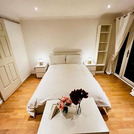 A Calm Stay Near Battersea Reach London Luaran gambar